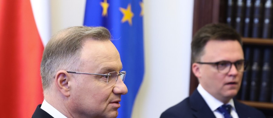 Jeszcze w piątek, zaraz po słowach Szymona Hołowni o "zamachu stanu", prezydent Andrzej Duda polecił szefowej kancelarii prezydenta skontaktować się z marszałkiem Sejmu. Prezydent ma spotkać się z marszałkiem na początku sierpnia - poinformowała Małgorzata Paprocka.
