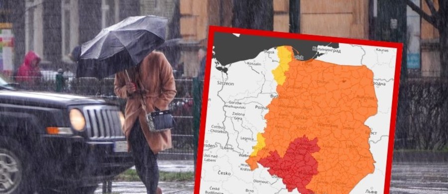 Synoptycy z Instytutu Meteorologii i Gospodarki Wodnej ostrzegają przed burzami i silnym deszczem z burzami. Wydali ostrzeżenia II i III stopnia dla znacznej części Polski. W związku z trudną i dość dynamicznie rozwijającą się sytuacją meteorologiczną w siedzibie Rządowego Centrum Bezpieczeństwa zebrał się sztab kryzysowy.