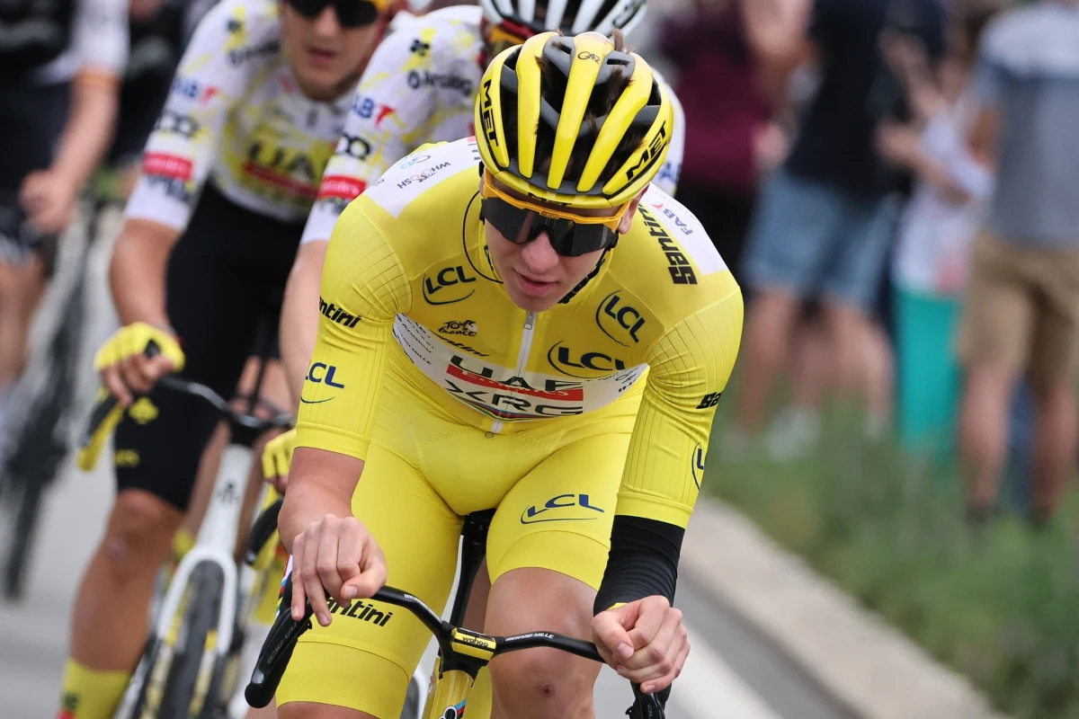 Słoweniec Tadej Pogacar z ekipy UAE Team Emirates-XRG czwarty raz w karierze wygrał największy wyścig kolarski - Tour de France. Drugi był Duńczyk Jonas Vingegaard (Team Visma-Lease a Bike), a trzeci Niemiec Florian Lipowitz (Red Bull-Bora-hansgrohe).