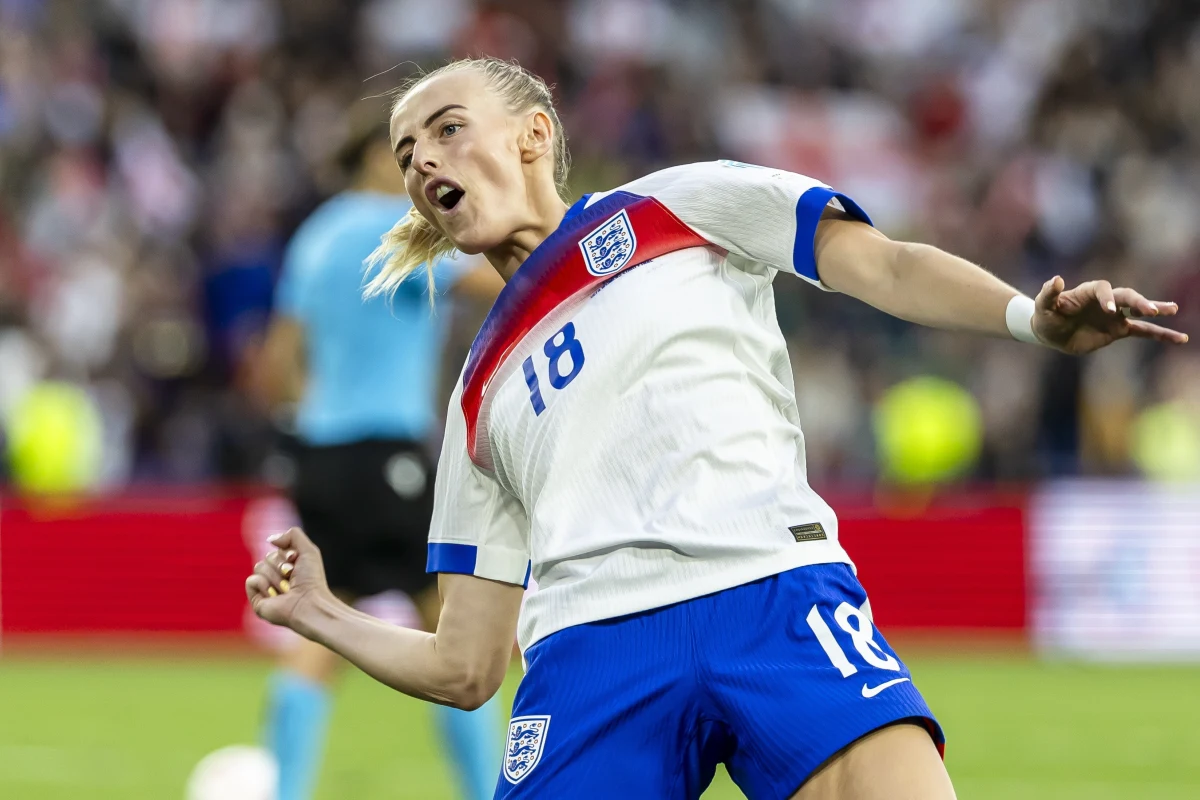 Angielskie piłkarki zwyciężyły w finałowym meczu mistrzostw Europy. W szwajcarskiej Bazylei zremisowały z mistrzyniami świata - Hiszpankami po dogrywce 1:1, ale triumfowały w konkursie rzutów karnych 3-1. Tym samym obroniły tytuł sprzed roku.