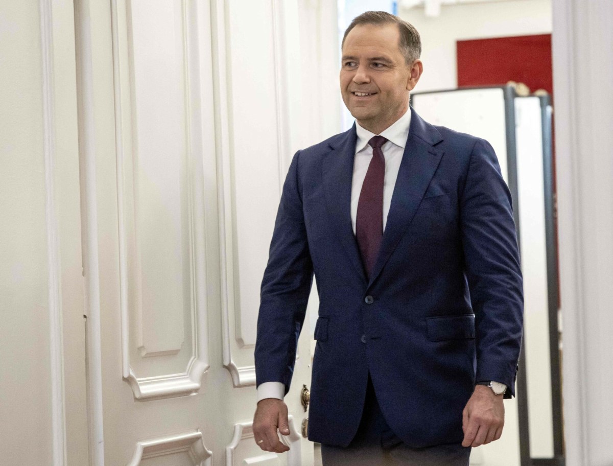 Polityka na stadionie w Gdańsku. Kibice Lechii prowokują banerem o Nawrockim