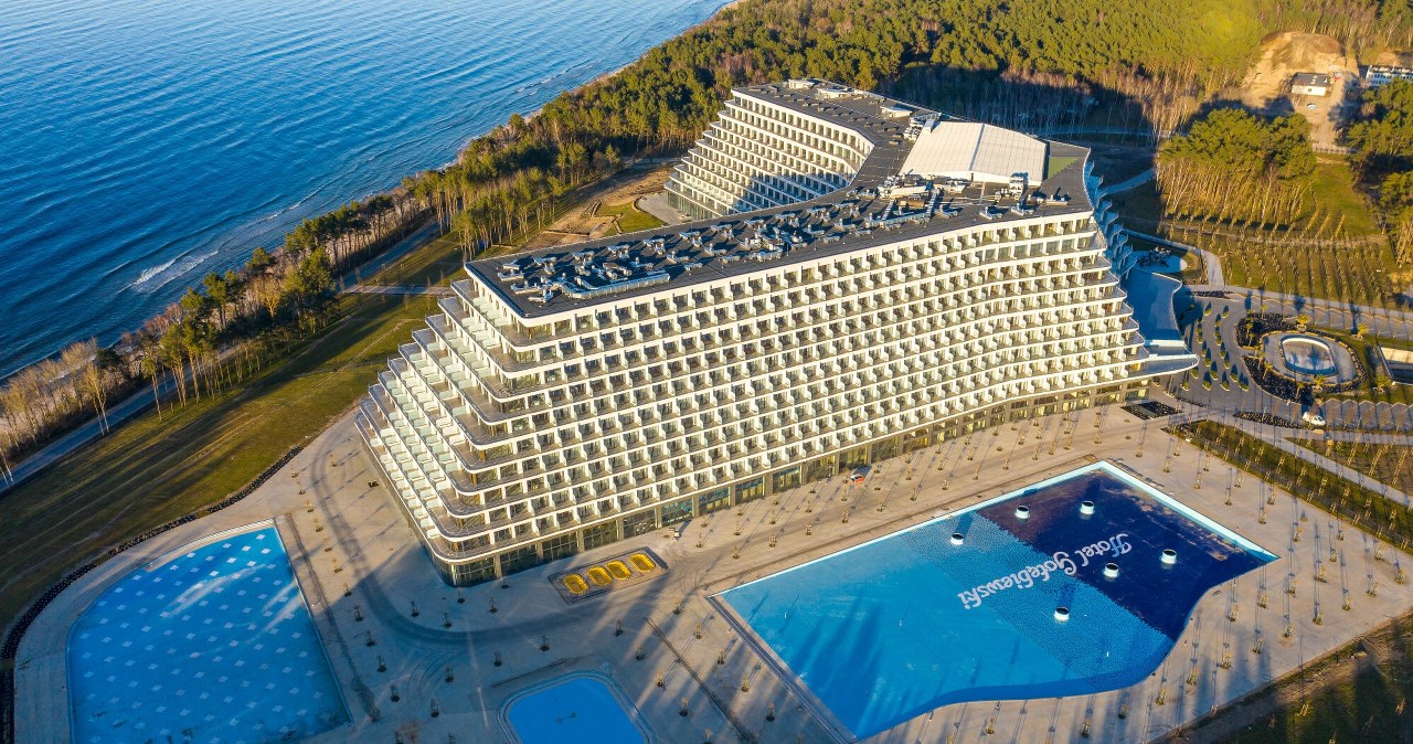 Pokoje wielkości mieszkania, własne kino i widok na Bałtyk. Kiedy otwarcie?