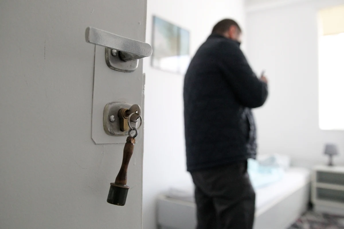 Prezydent Andrzej Duda podpisał nowelizację ustawy, z której wynika, że przedstawiciele jednego zawodu będą mogli wykonywać swój zawód do 70 roku życia. Chodzi o komorników sądowych. Zmiany mają na celu wyrównanie zasad obowiązujących komorników z innymi zawodami prawniczymi.