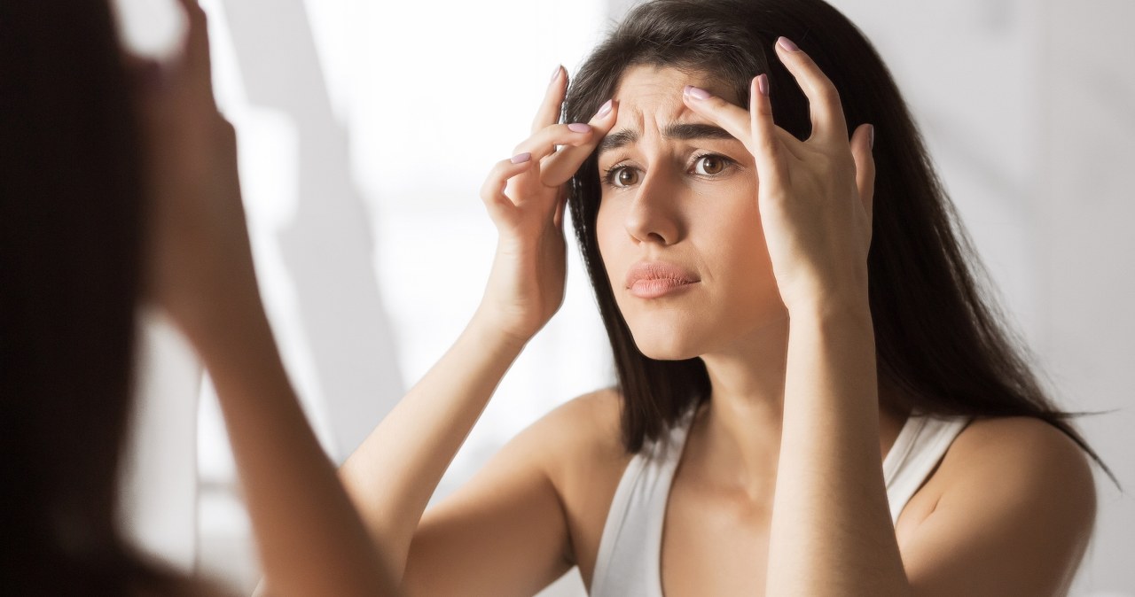 Efekt wyprasowanego czoła. Kinesiotaping twarzy – jak go poprawnie wykonać?