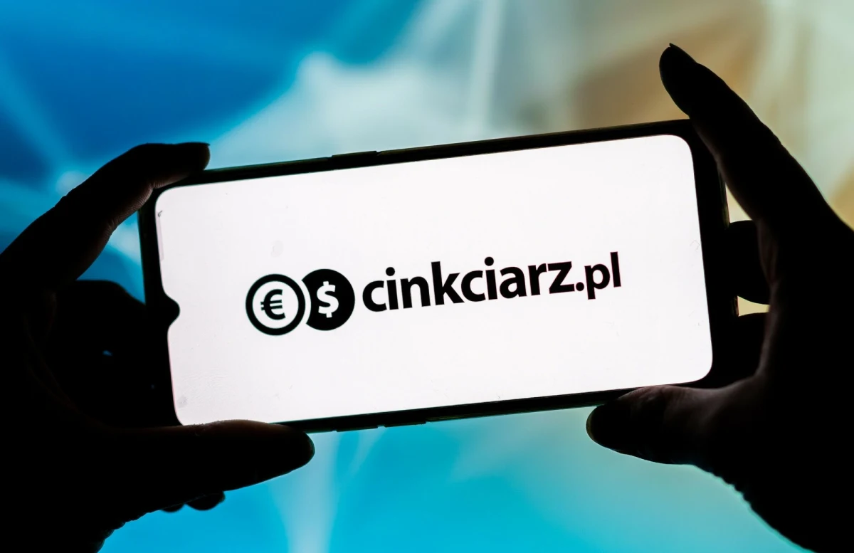 Marcin P., prezes zarządu spółki Cinkciarz.pl, jest poszukiwany listem gończym - poinformowała w poniedziałek Prokuratura Regionalna w Poznaniu. Mężczyzna przebywa poza granicami Polski, a sąd zdecydował o jego tymczasowym aresztowaniu.