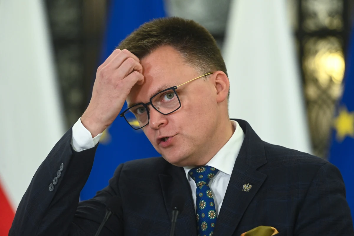 Prokuratura chce przesłuchać w charakterze świadka marszałka Sejmu Szymona Hołownię. Chodzi o jego wyznanie, że był wielokrotnie namawiany do przeprowadzenia "zamachu stanu". Miało do tego dojść poprzez opóźnienie zaprzysiężenia Karola Nawrockiego na prezydenta. 