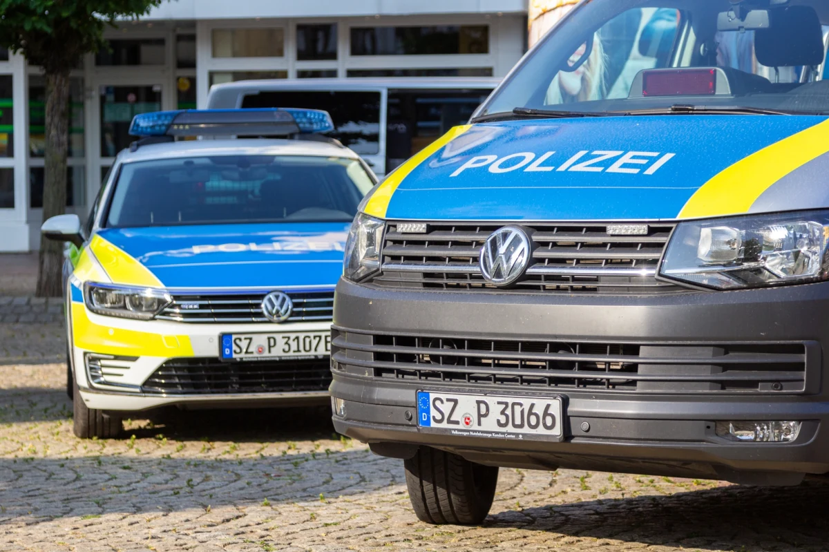 Dramatyczne sceny rozegrały się w Niemczech. Czterotygodniowa dziewczynka zginęła pod kołami samochodu, którym kierował jej ojciec. Jak podają niemieckie media, noworodek - w chwili tragedii - znajdował się w nosidełku tuż za pojazdem.