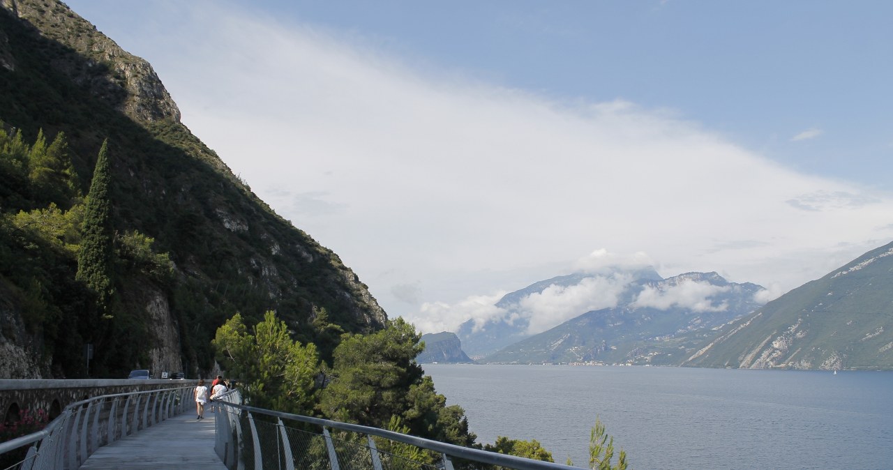 Mówią, iż to najpiękniejsza ścieżka rowerowa w Europie. Nad jeziorem, przez wiele urokliwych miasteczek
