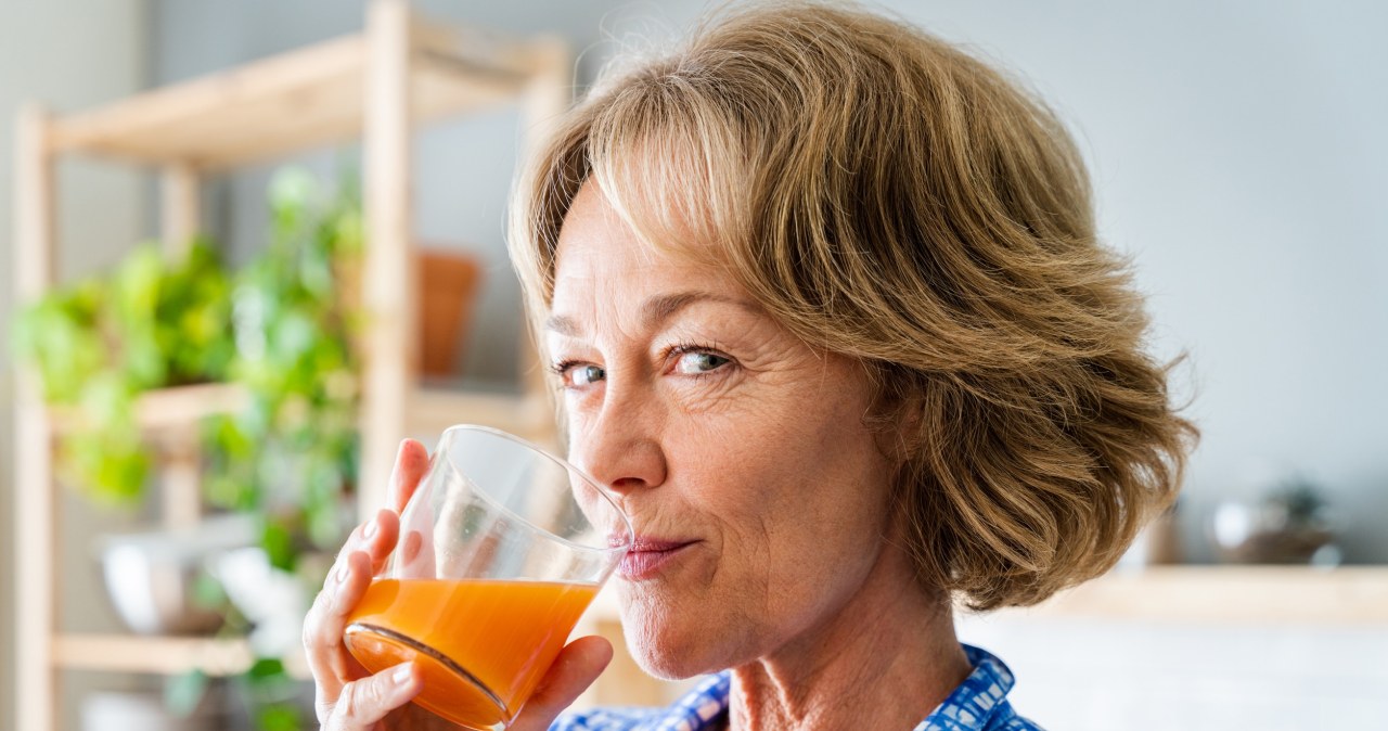 5 koktajli, które “cofają czas”. Pij codziennie i patrz, jak zmienia się skóra