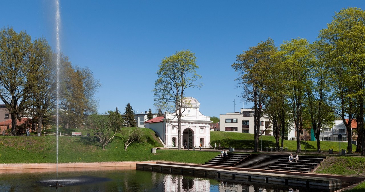 O tym kurorcie nad morzem mało kto słyszał. Ma szerokie plaże i lecznicze błota
