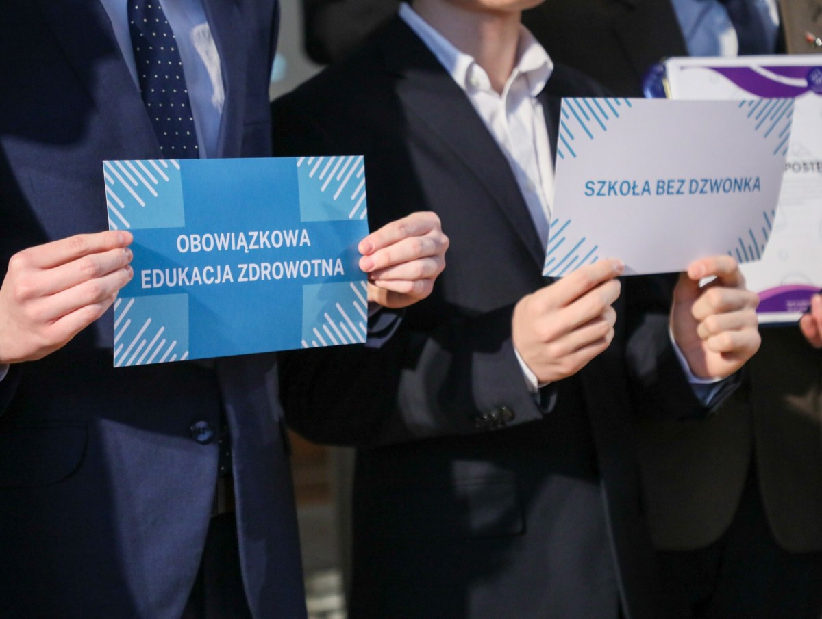 Edukacja zdrowotna obowiązkowa? Pikieta przed resortem zdrowia