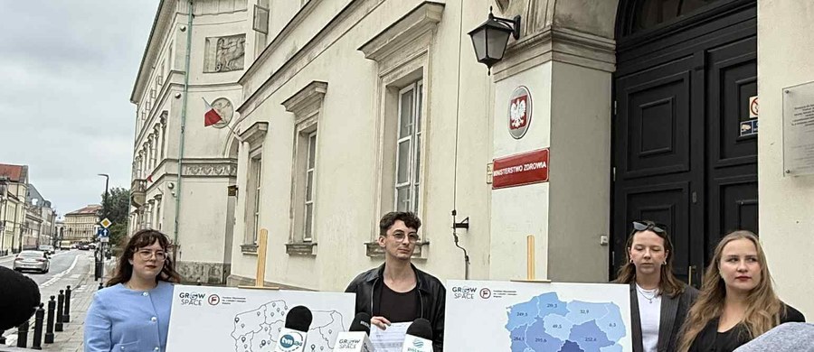 Obowiązkowej edukacji zdrowotnej w polskich szkołach domagają się uczestnicy pikiety, która została zorganizowana przed Ministerstwem Zdrowia w Warszawie. Chodzi o nowy przedmiot, który po wakacjach pojawi się w polskich szkołach.