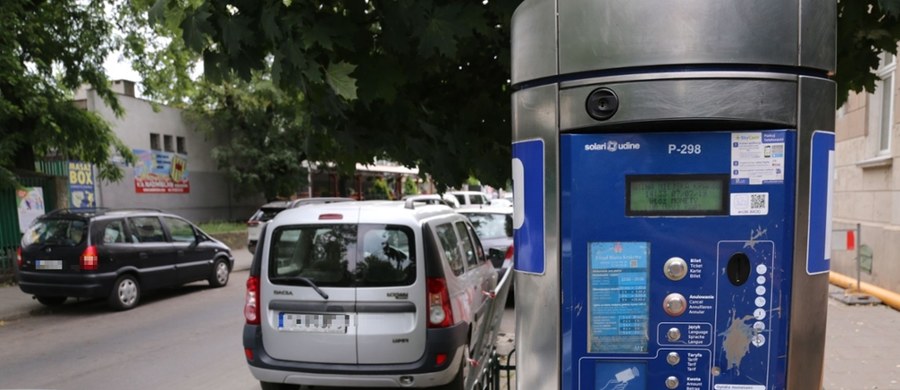 Odwiedzając Zakopane samochodem może nas zaskoczyć widok nietypowych, pomarańczowych kopert. To specjalne miejsca parkingowe, z których korzystać mogą nieliczni. 