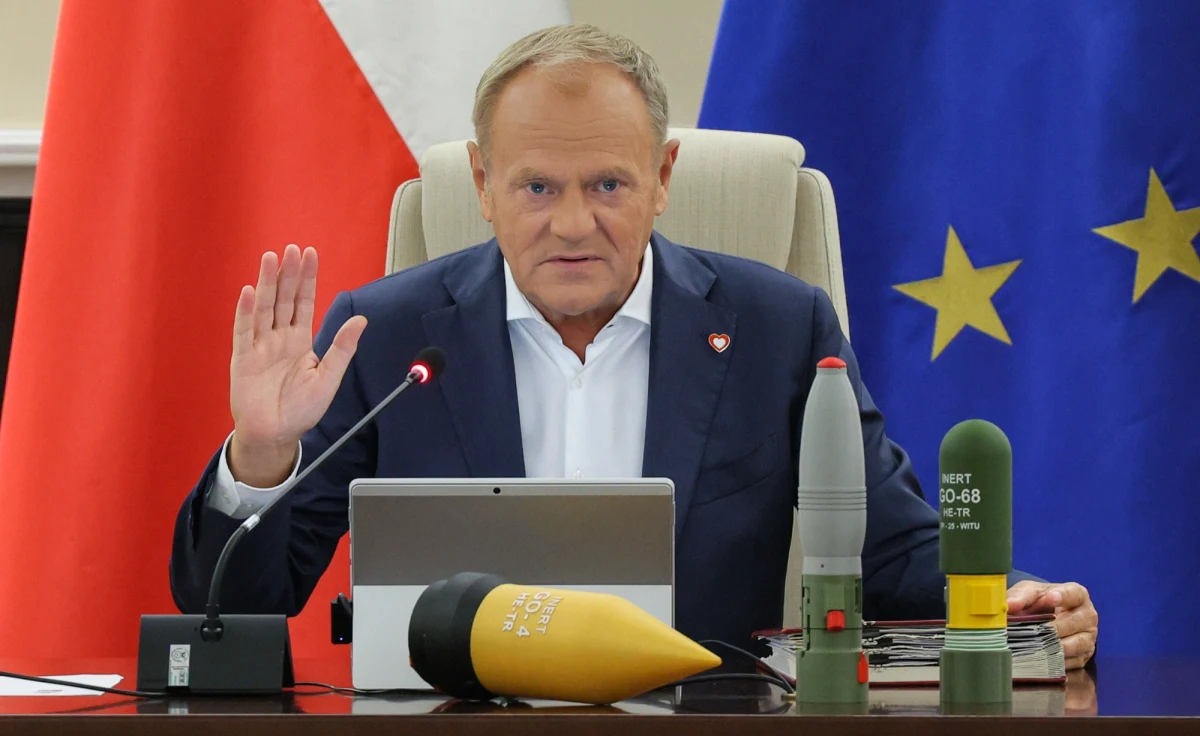 Państwo polskie będzie działało bezwzględnie wobec tych, którzy planują destabilizować sytuację m.in. na polskich granicach - powiedział Donald Tusk przed wtorkowym posiedzeniem Rady Ministrów. Premier poinformował, że służby dotychczas zatrzymały 32 osoby, które są podejrzane o współpracę z rosyjskimi służbami. Wśród nich jest jeden Polak.