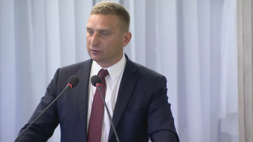 Komornik zarubil račun Roberta Bąkiewicza, denar prejela 'Babcia Kasia'