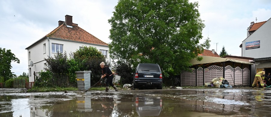 Jaką pogodę przyniosą nam najbliższe dni? Czy po kilku dniach z ulewnymi opadami deszczu wróci do nas typowo letnia aura? Rzeczniczka Instytutu Meteorologii i Gospodarki Wodnej Agnieszka Prasek poinformowała, że sytuacja pogodowa w naszym kraju powoli się stabilizuje. 