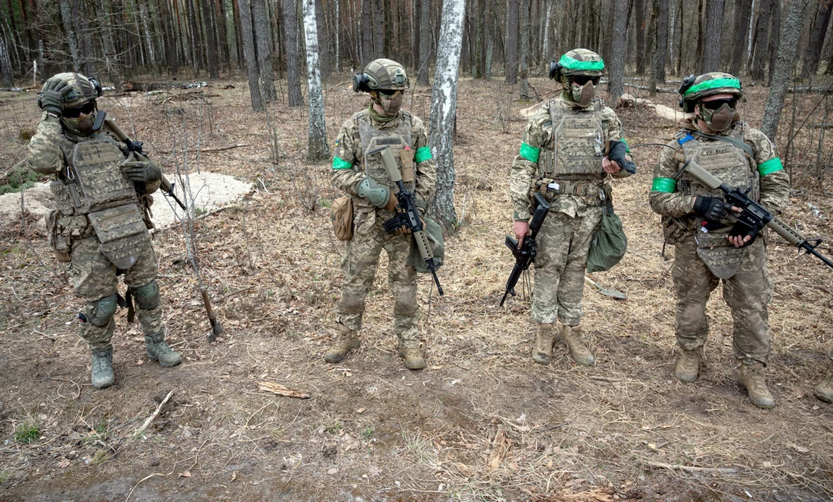 Co najmniej trzech żołnierzy zginęło, a 18 zostało rannych - to bilans rosyjskiego ataku rakietowego na ośrodek szkoleniowy ukraińskiej armii. Rosyjski resort obrony podał, że celem był poligon w obwodzie czernihowskim w północnej Ukrainie.