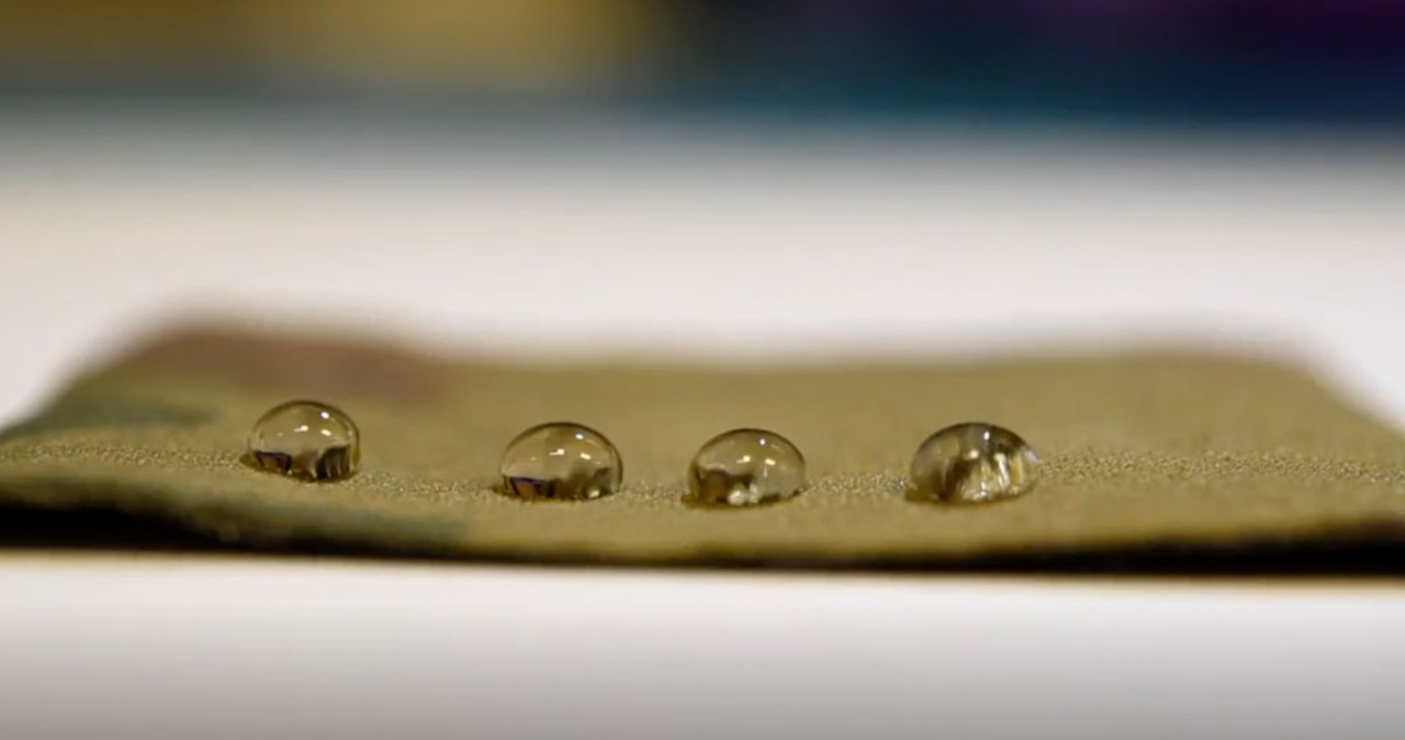 Nic się nie przykleja. Jak teflon, ale bez wiecznych chemikaliów