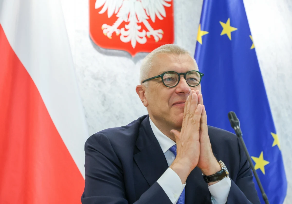 Prokuratura Okręgowa w Ostrołęce wszczęła śledztwo ws. przekroczenia uprawnień przez funkcjonariuszy CBA dotyczącego inwigilowania Pegasusem telefonu Romana Giertycha i ujawnienia w Telewizji Republika jego rozmowy z Donaldem Tuskiem - podała rzeczniczka prokuratury Elżbieta Edyta Łukasiewicz.