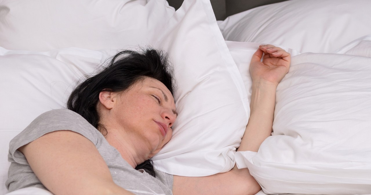 Jest gorszy niż niedobór snu i zwiększa ryzyko śmierci. Naukowcy zaskoczeni