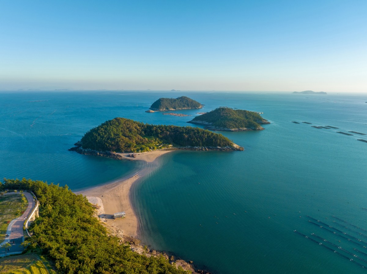 Przez godzinę możesz przejść po dnie morza. To "Cud Mojżesza"