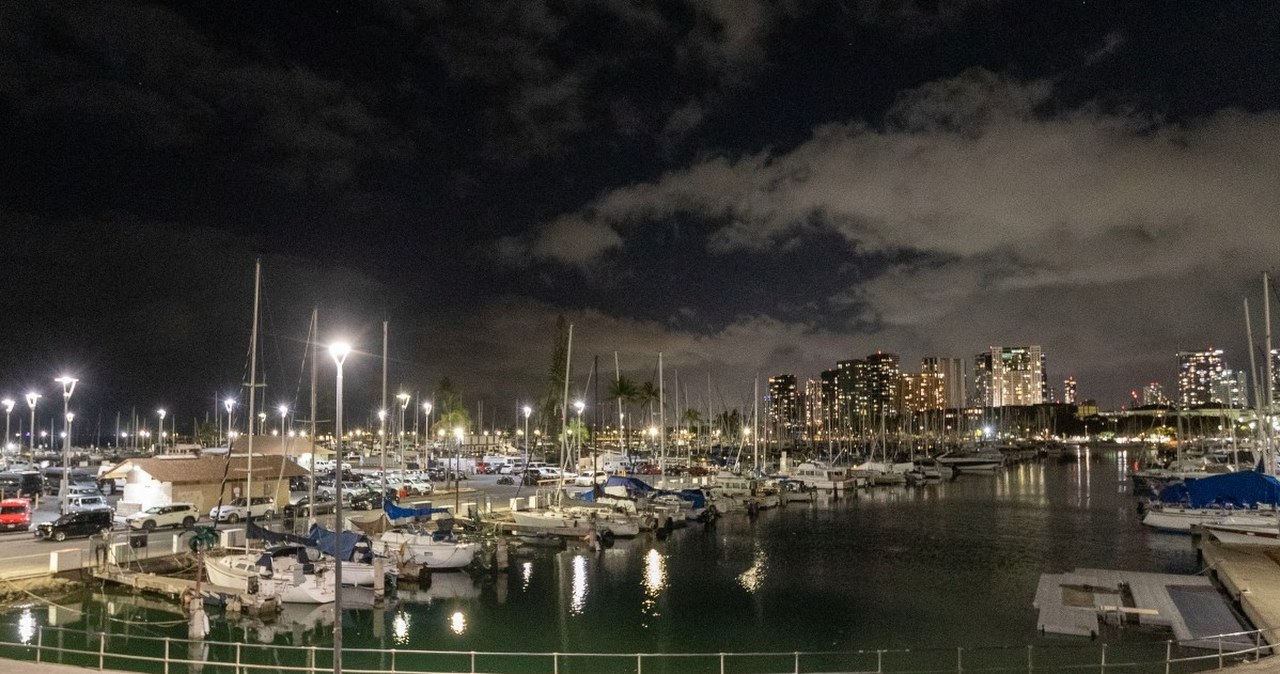 wiadomości,aktualności,Interia Tsunami uderzyło w Hawaje. Zamknięte porty i lotniska. Władze wzywały do ewakuacji