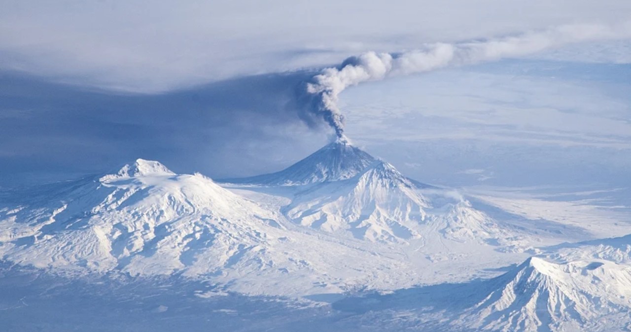 wiadomości,aktualności,Interia Erupcja wulkanu na wschodzie Rosji. To efekt trzęsienia ziemi