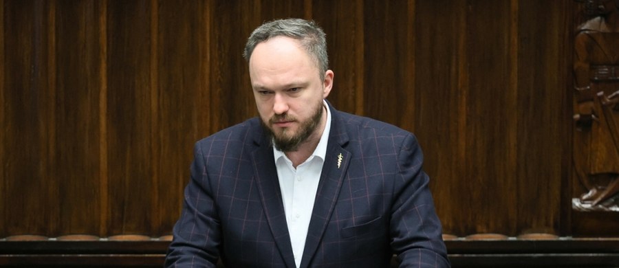 Jarosław Kaczyński wrócił do taktyki "zdominuj albo zniszcz" – stwierdził poseł Konfederacji Witold Tumanowicz. W rozmowie z reporterem RMF FM Kacprem Wróblewskim odniósł się do relacji obu ugrupowań oraz roli przyszłego prezydenta Karola Nawrockiego. Skrytykował także dziesięć lat prezydentury Andrzeja Dudy.