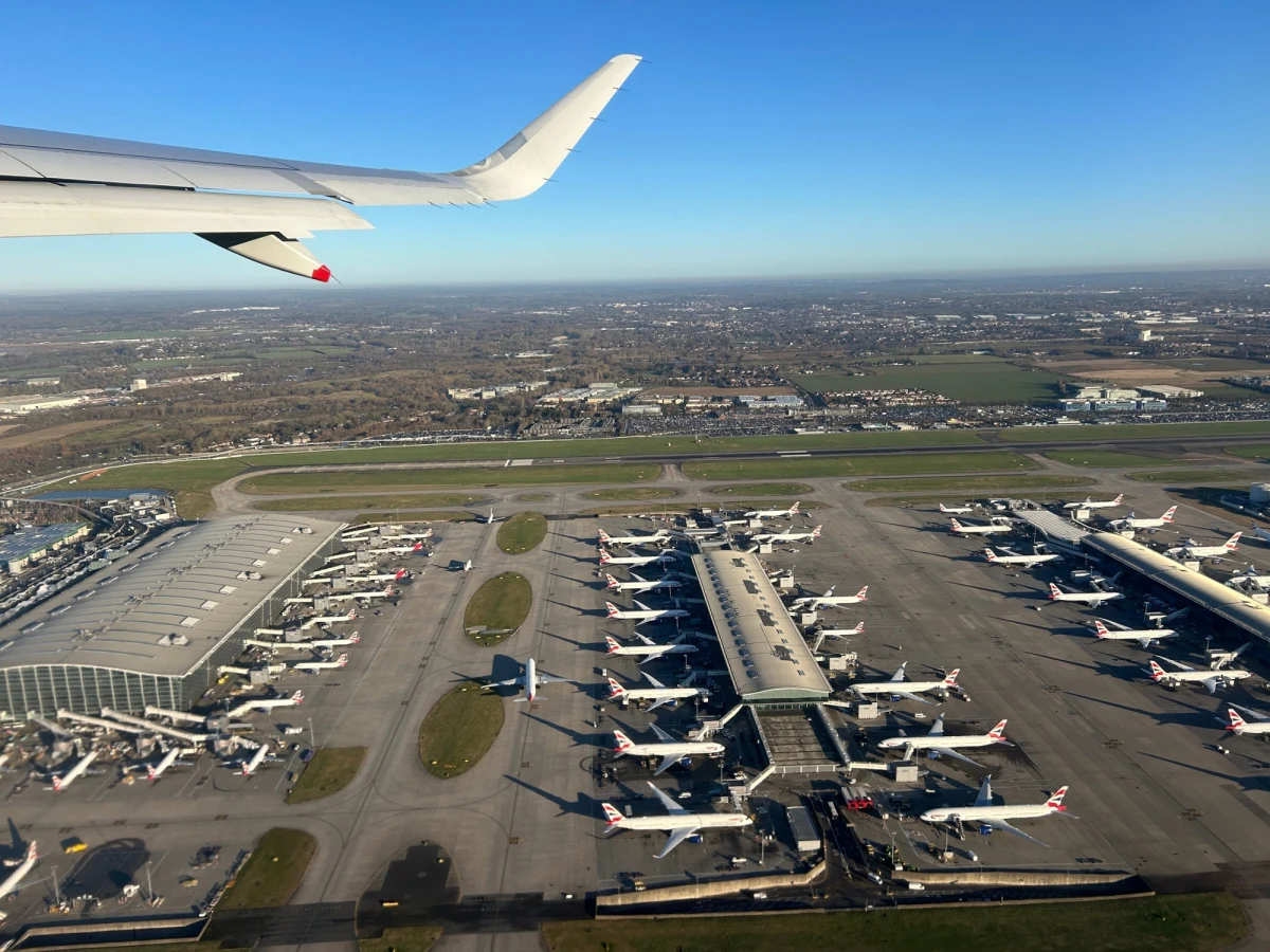 Duża awaria systemu kontroli ruchu lotniczego w Wielkiej Brytanii. Rejs z Warszawy do Londynu liniami LOT został zawrócony na lotnisko Chopina. Z kolei dwa inne loty, które dziś miały odlecieć do angielskiej stolicy, zostały odwołane. Usterkę udało się już naprawić. 