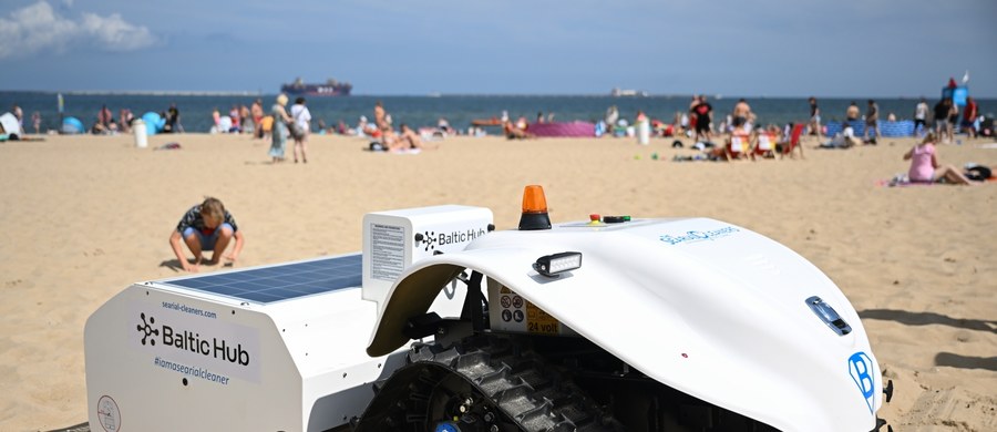 ​Zasilany energią elektryczną autonomiczny robot BeBot to nowy nabytek Gdańskiego Ośrodka Sportu. Zakup maszyny, która zostanie wykorzystana do oczyszczenia plaży na gdańskich Stogach, został sfinansowany przez Baltic Hub.