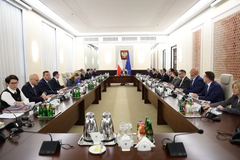 Rząd zyskał w oczach Polaków po rekonstrukcji? Pojawił się sondaż