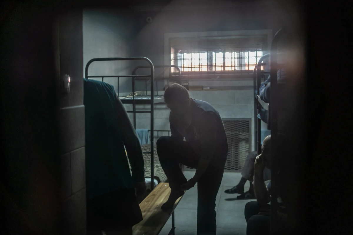 W rosyjskich zakładach karnych przemocą zmusza się więźniów do podpisania kontraktu z armią i wyjazdu na front. Opornych straszy się nasileniem przemocy lub zmianą artykułu, z którego są oskarżeni, na cięższy - informuje portal Sibir Realii.