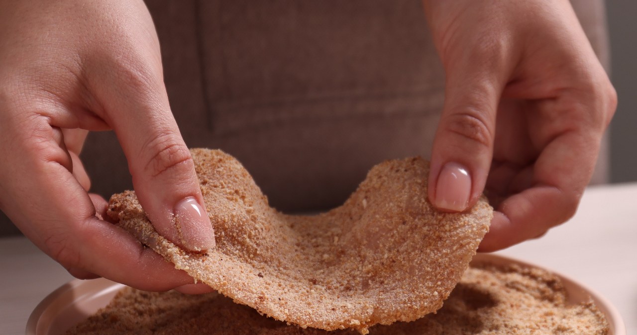 Teściowa zawsze nakrywa kotlety pokrywką. Odkąd znam ten trik, też go stosuję