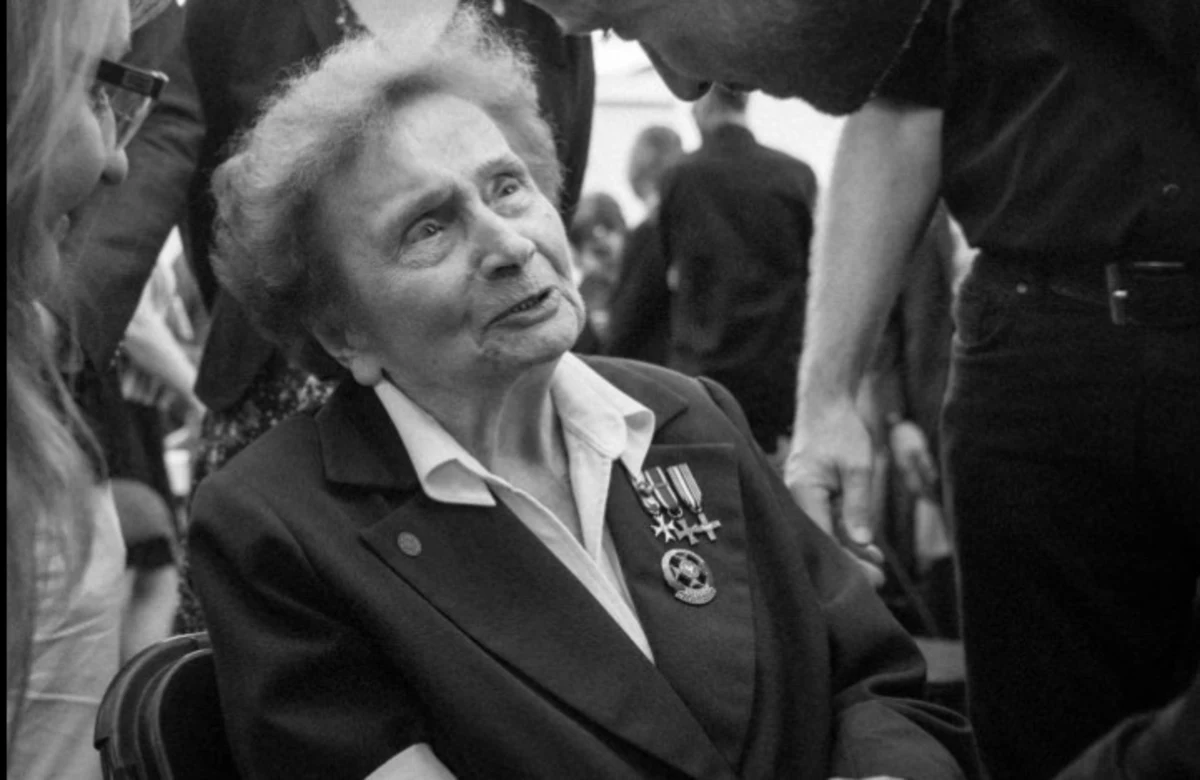 Nie żyje Halina Jędrzejewska ps. Sławka, uczestniczka Powstania Warszawskiego, sanitariuszka batalionów „Miotła” i „Czata 49”. Odeszła w wieku 98 lat w nocy ze środy na czwartek, w przeddzień 81. rocznicy wybuchu powstania. Tę tragiczną wiadomość przekazał prezydent Warszawy Rafał Trzaskowski, a także Muzeum Powstania Warszawskiego.