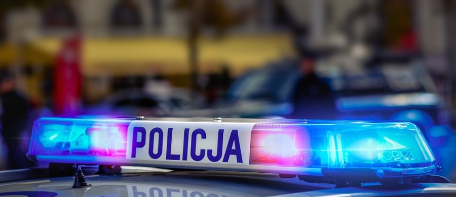 Dwie osoby zostały ranne w wyniku wypadku na autostradzie A4 w miejscowości Staniątki w województwie małopolskim. Doszło do zderzenia dwóch samochodów osobowych i dwóch ciężarówek, w tym pojazdu wojskowego. 