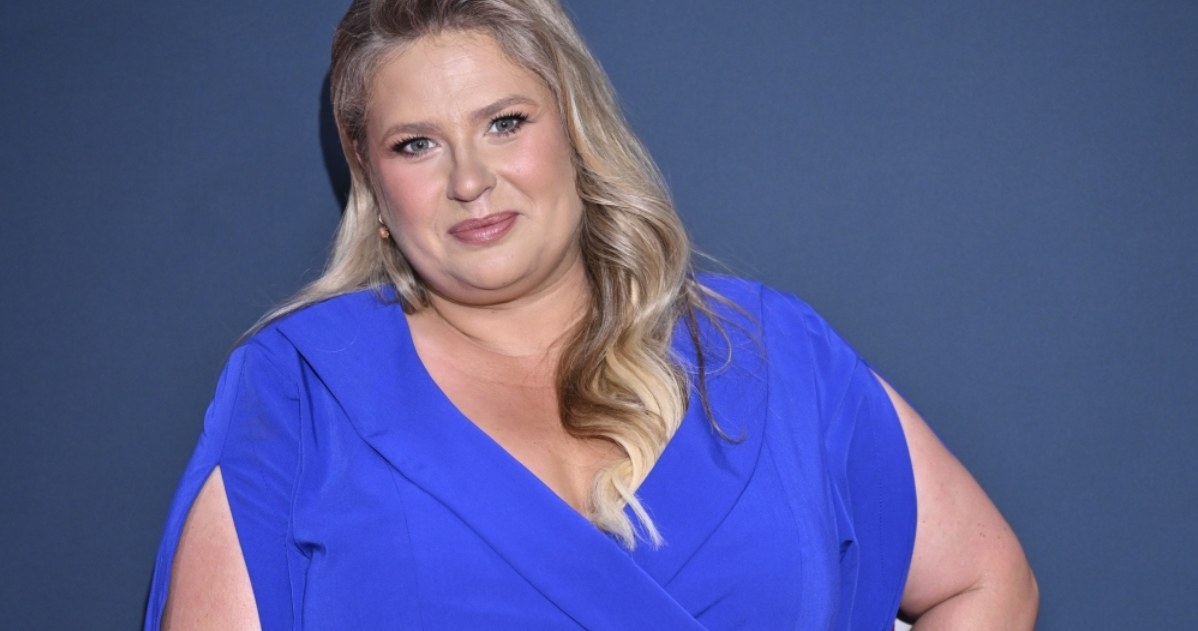 Elżbieta Romanowska w kobalcie promuje nowy sezon "Naszego Nowego Domu"