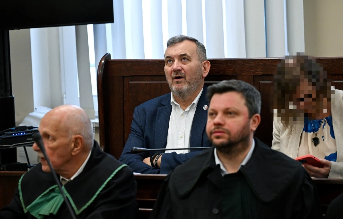 Senator KO Stanisław Gawłowski został skazany na 5 lat więzienia w sprawie tzw. afery melioracyjnej, a także na 10 lat zakazu zajmowania stanowisk w spółkach Skarbu Państwa. Sąd uznał senatora za winnego przyjmowania łapówek, w tym apartamentu w Chorwacji i nakłaniania do ich wręczania. Wyrok wydał w czwartek Sąd Okręgowy w Szczecinie. 