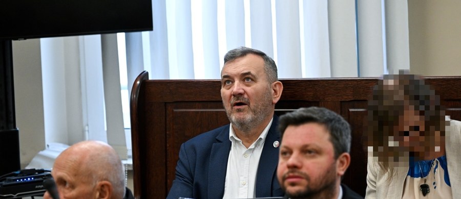 Senator KO Stanisław Gawłowski został skazany na 5 lat więzienia w sprawie tzw. afery melioracyjnej, a także na 10 lat zakazu zajmowania stanowisk w spółkach Skarbu Państwa. Sąd uznał senatora za winnego przyjmowania łapówek, w tym apartamentu w Chorwacji i nakłaniania do ich wręczania. Wyrok wydał w czwartek Sąd Okręgowy w Szczecinie. 