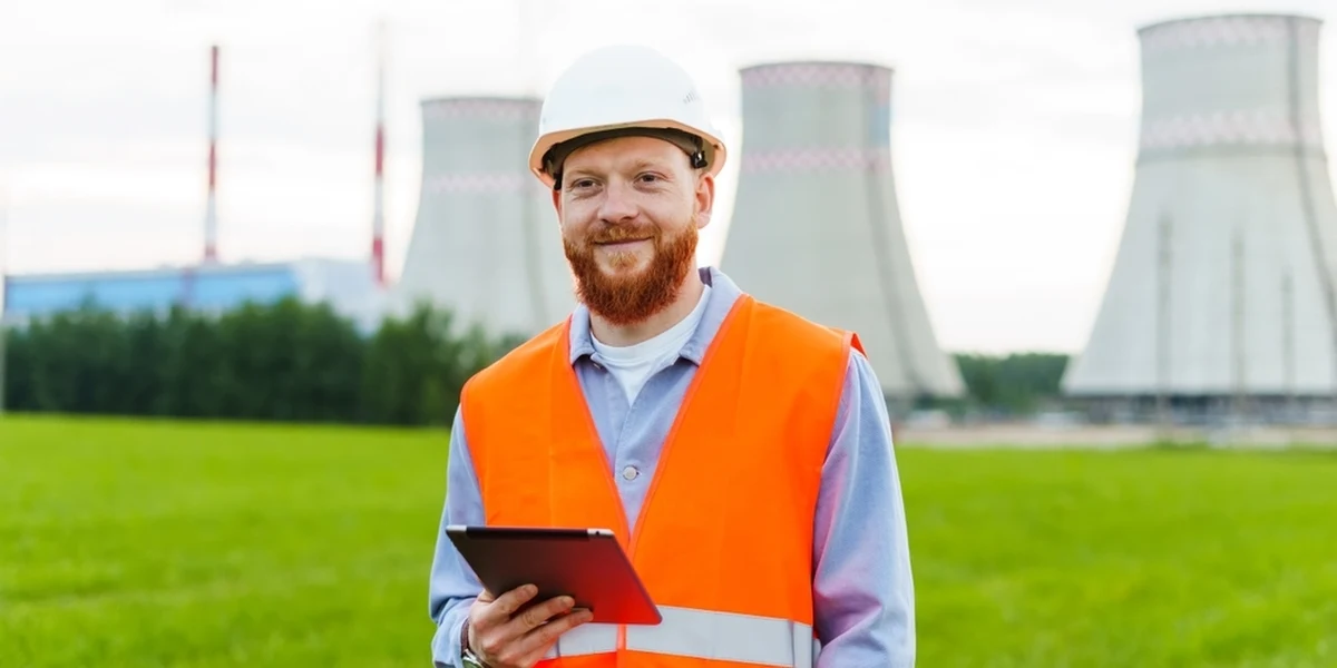 Dwie polskie firmy zakończyły pierwszy etap dostosowania do amerykańskich wymagań dla przemysłu jądrowego. To ważny krok na drodze do budowy pierwszej elektrowni jądrowej w Polsce. "Mamy nadzieję, że polskie firmy na stałe znajdą się w międzynarodowym łańcuchu dostaw energetyki jądrowej" – podkreśla prezes Polskich Elektrowni Jądrowych Marek Woszczyk.