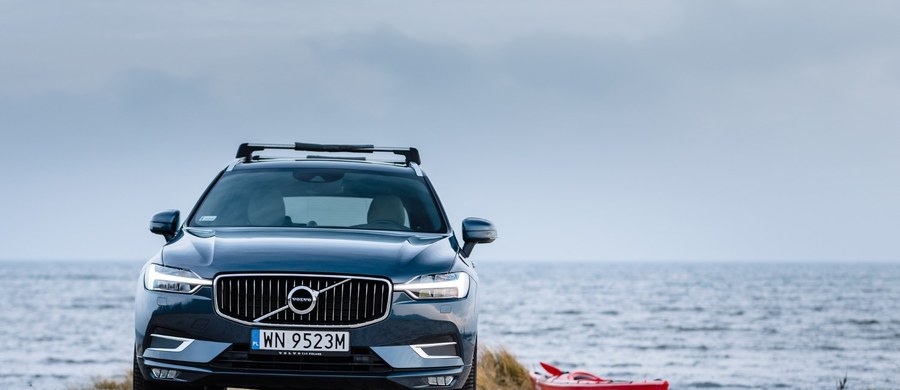 Właściciele pojazdów marki Volvo mają dostęp do wyjątkowej usługi wsparcia, która funkcjonuje przez całą dobę. Kiedy dochodzi do kolizji lub wypadku, pierwszy telefon powinien być skierowany pod numer +48 662 300 300. Ta specjalna linia zapewnia kompleksową pomoc w najtrudniejszych momentach. Szwedzka marka od lat słynie z dbałości o bezpieczeństwo, ale równie ważna jest opieka nad klientem po zdarzeniu drogowym.