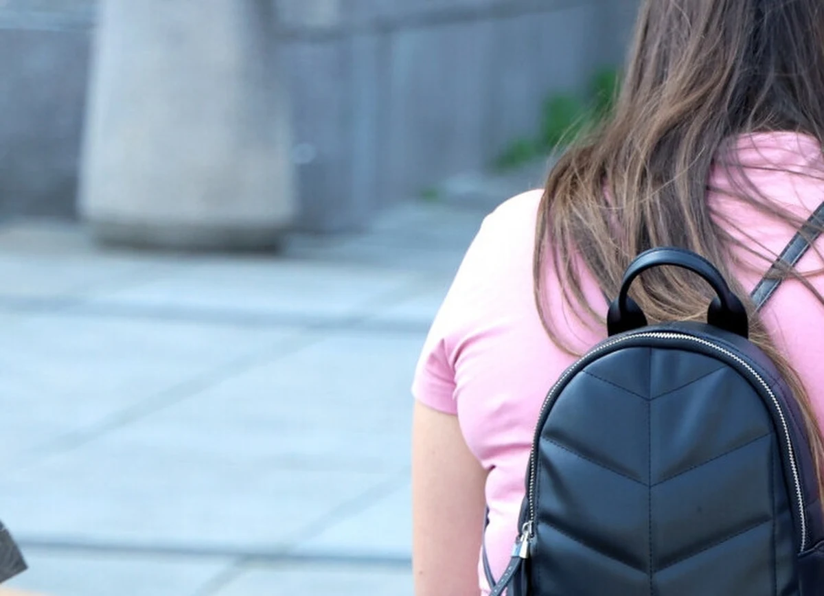 12-letnia dziewczynka urodziła na początku lipca w szpitalu w Karlowych Warach zdrowe dziecko - podały czeskie media. Informację potwierdziły policja i szpital, do którego dziewczynka trafiła, skarżąc się na bóle brzucha. Po badaniach lekarze stwierdzili ciążę.