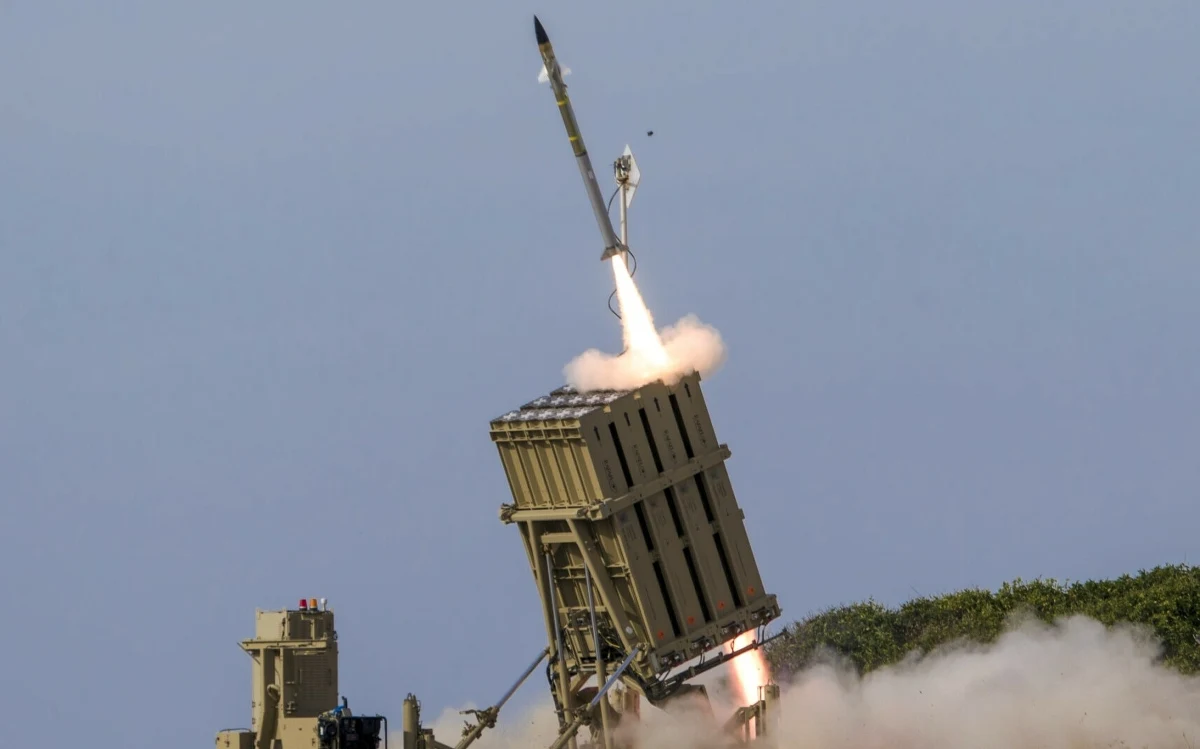 Potencjalne warianty ataku rakietowego na Japonię publicznie zaprezentowali rosyjscy stratedzy wojskowi, opisując kampanię, która miałaby zneutralizować japońską infrastrukturę obronną. Poinformował o tym internetowy magazyn wojskowy Defence Blog, analizując plany opublikowane przez prokremlowski portal „Kronika Wojskowa”. Dokładny scenariusz ataku przedstawiono jako teoretyczną odpowiedź na rozmieszczenie rakiet przez Japonię. Dowodzi on poważnych obaw Rosji, że - w przypadku ewentualnej wojny z NATO - jej wschodnie granice zostaną odsłonięte i narażone na ataki wojsk USA i ich sojuszników, w tym potencjalnie właśnie Japonii.