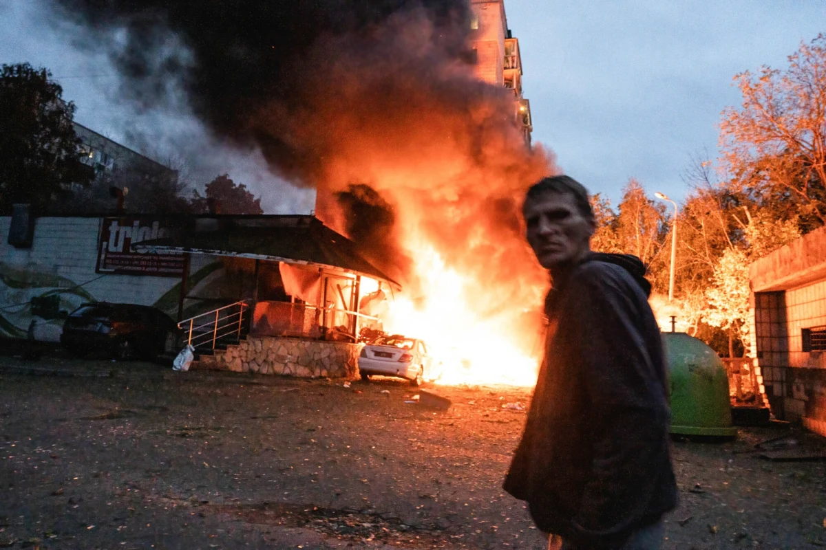 Do 31 wzrosła liczba ofiar śmiertelnych po rosyjskim ataku rakietowo-dronowym na Kijów w nocy z 30 na 31 lipca. Wśród zabitych jest troje dzieci, a rannych zostało 159 osób - informuje ukraińskie Ministerstwo Spraw Wewnętrznych.
