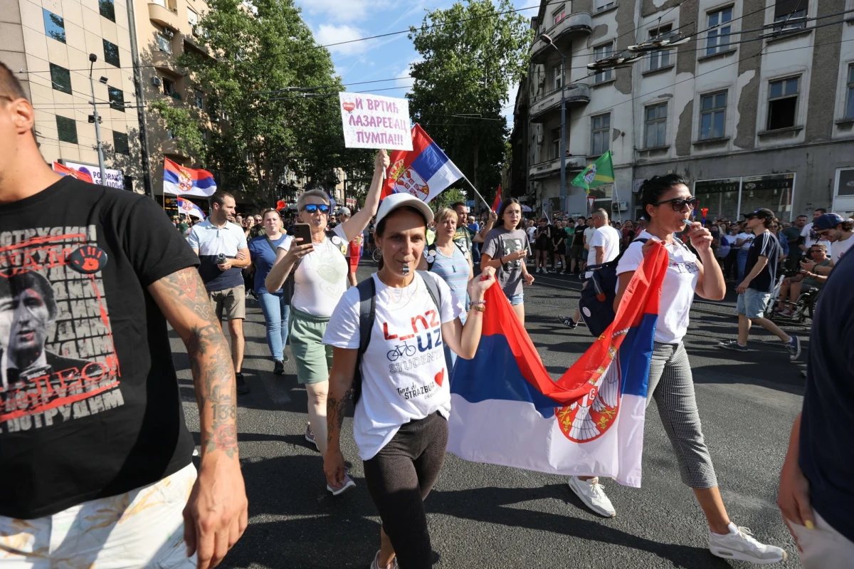 Antyrządowe protesty przeszły w czwartek przez kilka miast Serbii. Uczestnicy demonstracji domagają się nie tylko przyspieszonych wyborów, sprzeciwiają się też planom eksploatacji litu. Niespodziewanym gościem na manifestacji w Belgradzie była aktywistka Greta Thunberg. 