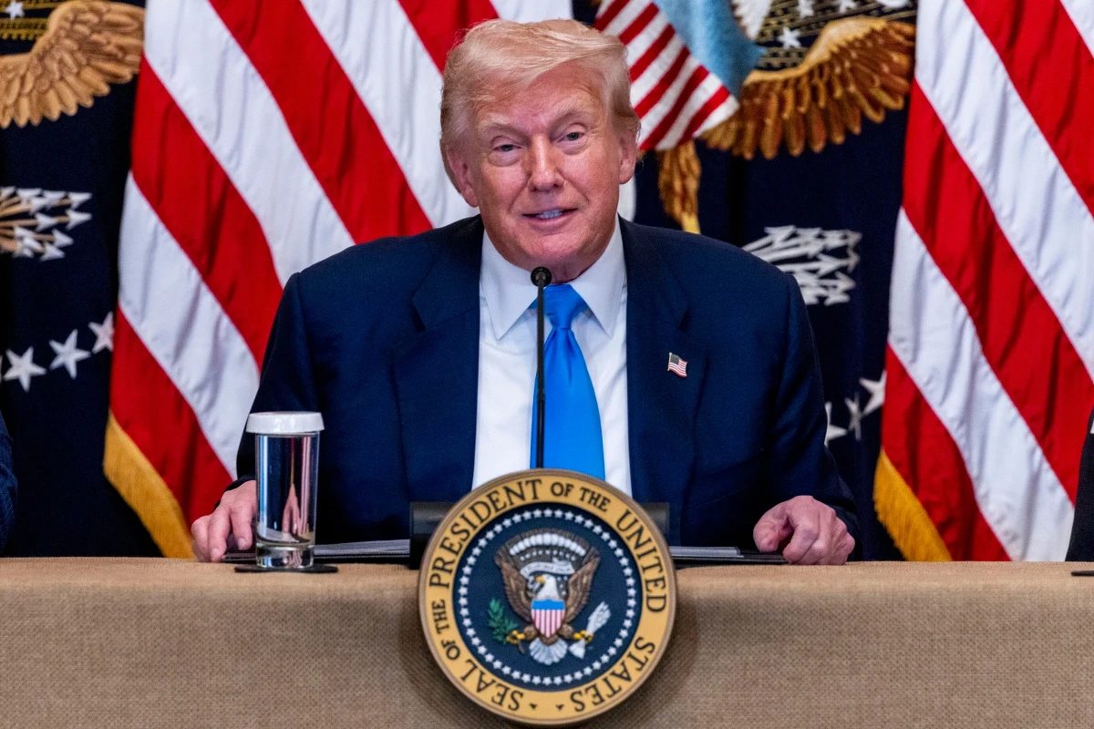 Nowe stawki ceł dla importowanych towarów z ponad 70 państw świata. Podpis pod rozporządzeniem złożył Donald Trump. Prezydent zwiększył też cło na dobra z Kanady, zaś dotychczasową stawkę 10 proc. utrzymały tylko kraje z deficytem w handlu z USA.