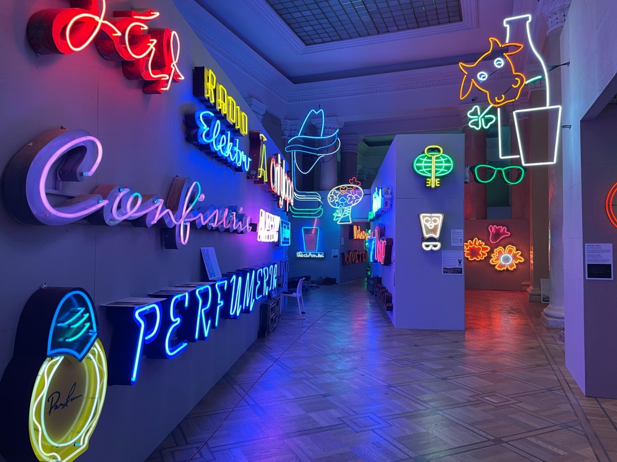 ​Szanghaj, Bajeczny, Jaś i Małgosia. Muzeum Neonów wraca na kulturalną mapę stolicy