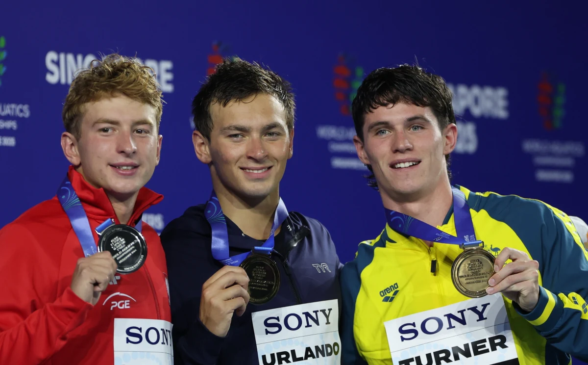 "Cieszymy się z sukcesu uzyskanego przez Krzysztofa Chmielewskiego, ponieważ powtórzył swoje osiągnięcie sprzed dwóch lat. W zeszłym roku podczas mistrzostw świata został zdyskwalifikowany w półfinale. Tutaj wrócił z bardzo dobrym rezultatem, czyli z rekordem polskim" - oceniła wywalczony przez Krzysztofa Chmielewskiego srebrny medal mistrzostw świata Otylia Jędrzejczak, prezes Polskiego Związku Pływackiego i najbardziej utytułowana polska pływaczka w historii. "Krzysztof jest zawodnikiem, na którego patrzymy bardzo perspektywicznie w kontekście igrzysk olimpijskich w Los Angeles" - dodała rozmówczyni Piotra Salaka w internetowym Radiu RMF24.