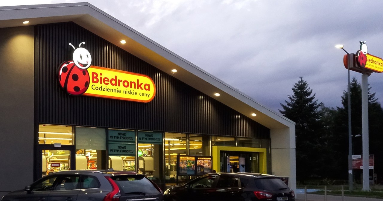 Nowe zasady parkowania pod Biedronkami. Koniec biletów, do 3 500 zł kary