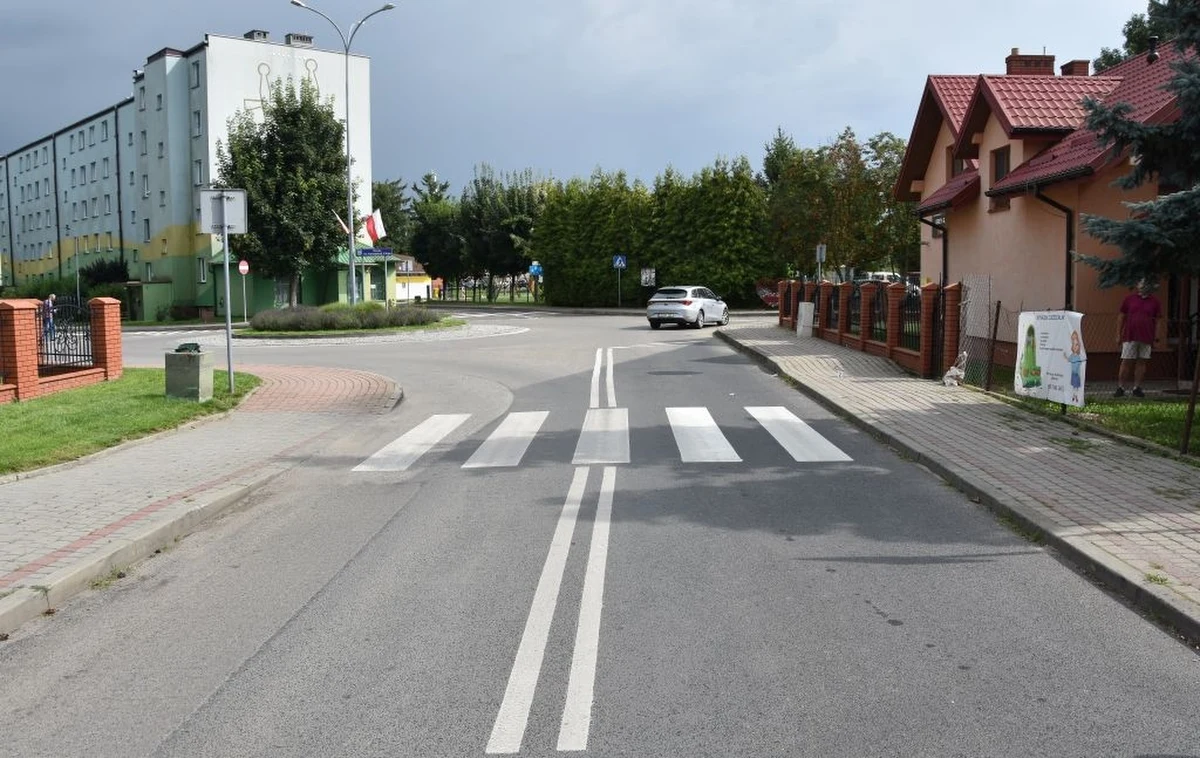 58-letnia mieszkanka Radymna na Podkarpaciu nie przeżyła ataku przypadkowo spotkanego 36-latka - poinformowała policja w piątek. Do tragedii doszło na osiedlu Tysiąclecia. Agresor, mieszkaniec powiatu jarosławskiego, wcześniej uszkodził dwa samochody. Ujął go przechodzień, a następnie zatrzymała policja.