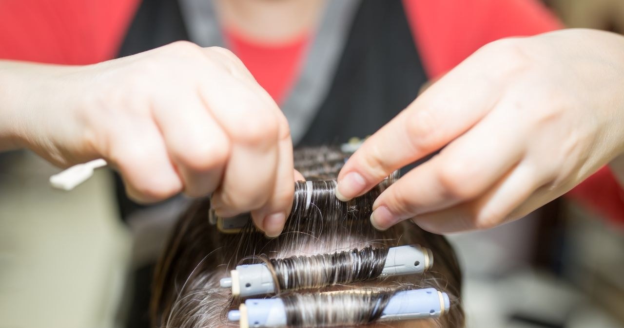 Kiedyś symbol PRL-u, dziś trend z TikToka. Trwała w wersji beach waves